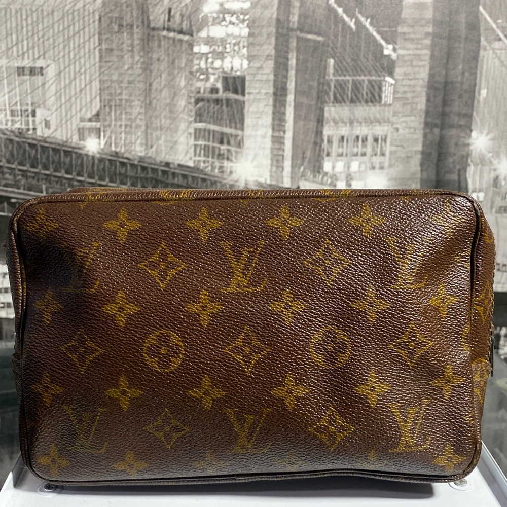 Authentic Louis Vuitton Vintage Monogram Cosmetic Bag - Picture 5 of 15